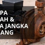 Pompa air murah dalam kondisi rusak dan berkarat di atas lantai beton, menunjukkan kerusakan akibat penggunaan jangka panjang dan kualitas rendah.